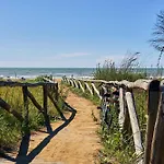 Lido Dei Pini Modern Escape Apartman *