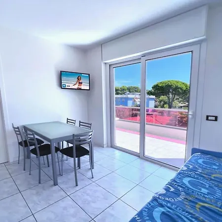 Apartment Lido Dei Pini Modern Escape *