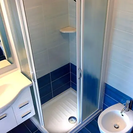Lido Dei Pini Modern Escape Lägenhet