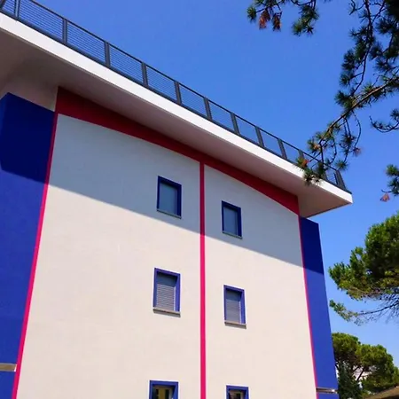 Lido Dei Pini Modern Escape アパート *