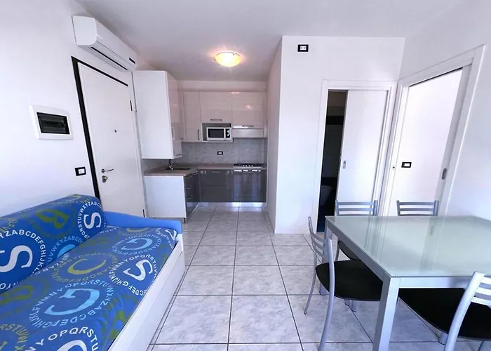 Lido Dei Pini Modern Escape * ビビオーネ