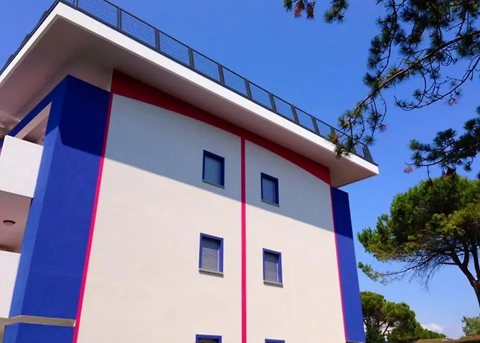 Lido Dei Pini Modern Escape アパート *