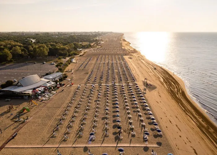 Lido Dei Pini Modern Escape * ビビオーネ