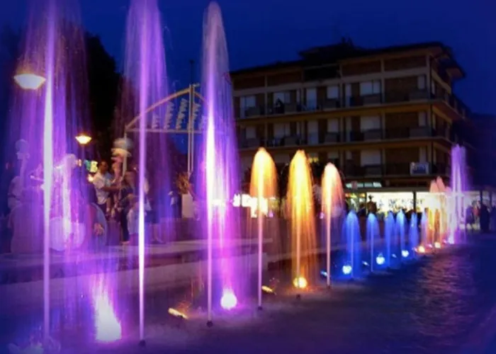 Lido Dei Pini Modern Escape ビビオーネ